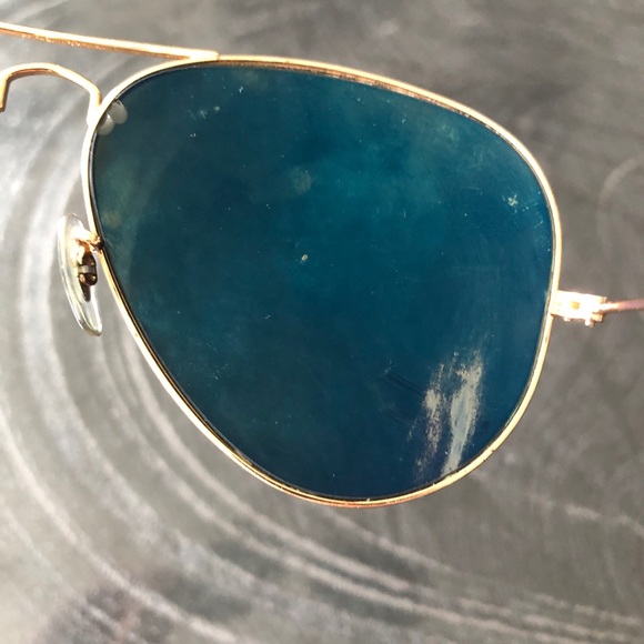 Men’s RayBan Aviators Polarized - Picture 3 of 3